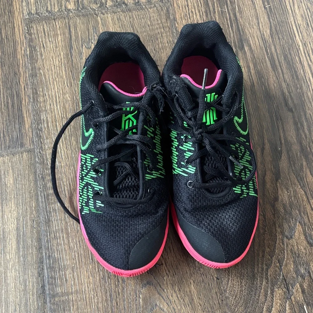 Basketball shoes - Picture 2 of 10